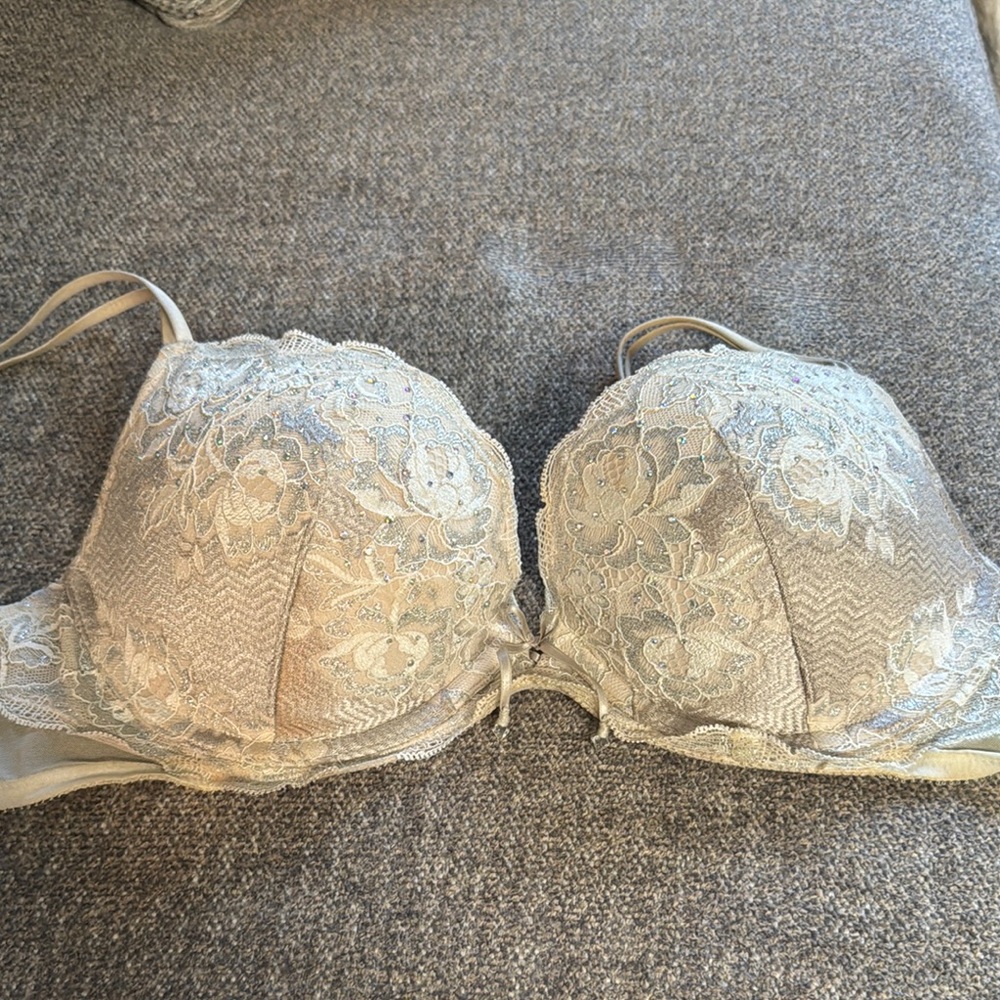 Victoria's Secret White and Sparkle Lace Bra with Underwire Support